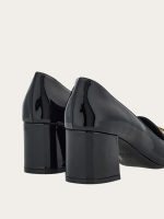 Pump with Gancini ornament - Image 7